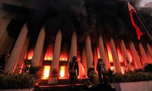 Fire destroys historic Philippine post office building