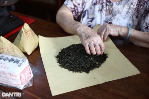 The 70-year-old tea shop in Ho Chi Minh City, priced at 10 million VND/kg, still attracts customers