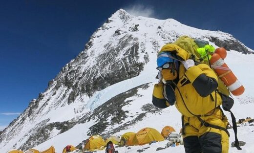 Chinese woman saved on Mount Everest refuses to pay rescue fee