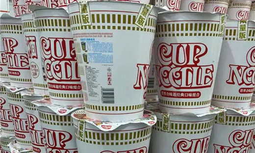 Giant bucket of cup noodles goes viral in China