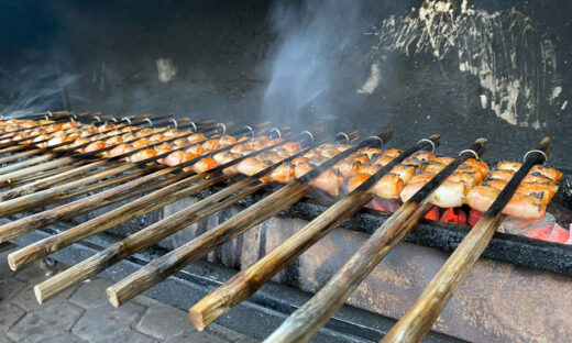 Shrimp rolls: A half-century-old snack that charms Thanh Hoa visitors