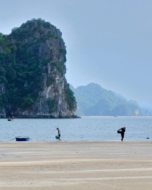 Synthesis of tourist attractions Van Don Quang Ninh’s famous poetic scenery