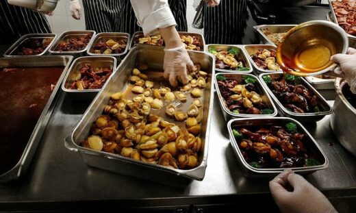 Tourists investigated for stealing 35 kg of food from hotel buffet