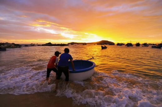 Going to the most beautiful and pristine fishing village in Phu Yen for 3 days and 2 nights with a cost of less than 2 million VND