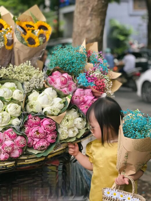 Hanoi’s autumn through the lens of a brilliant and extremely adorable 2-year-old baby