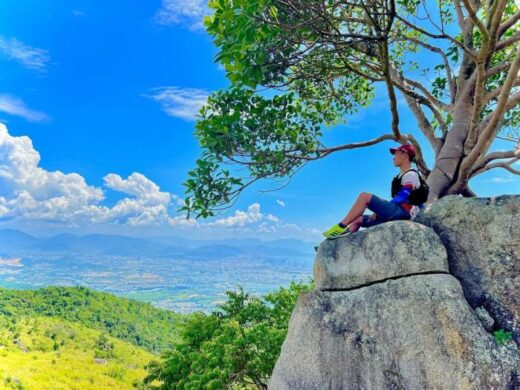 Trekking Hoang Nguu Son to conquer the roof of Nha Trang beach