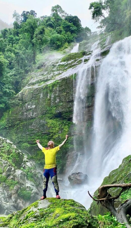 Return to Siu Puong waterfall to immerse yourself in this sacred place in the middle of the Tu Mo Rong forest