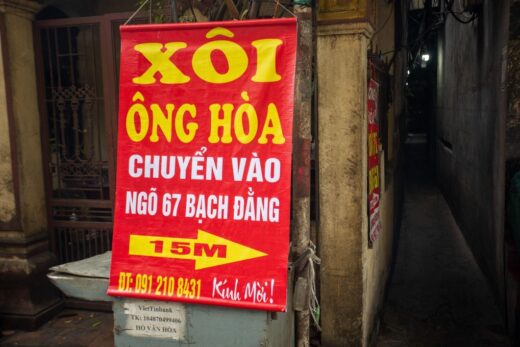 Unique sticky rice shop with peach cheek meat, helping the Hanoi owner sell his goods uncontrollably