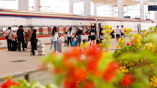 Tourist train service from Beijing to Vientiane commences