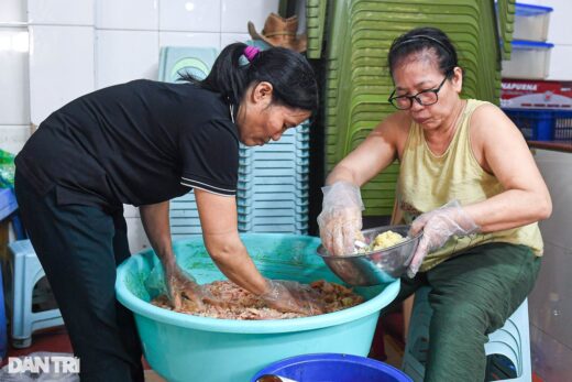 Hanoi’s bun cha restaurant sells vermicelli noodles every day, and American chefs praise it for its deliciousness