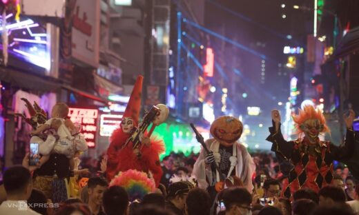 Saigon walking streets flooded with Halloween revelers