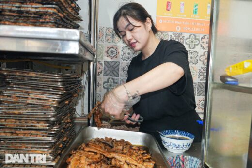 Bun Cha restaurant in a crowded alley, selling 600 servings/day in Hanoi