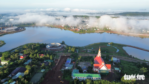 Romantic season in Gia Nghia, clouds spread over the hillsides