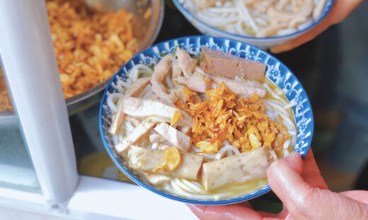 A family heirloom crab noodle soup shop for more than 50 years in Hanoi